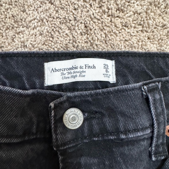 Abercrombie Curve Love 90s Straight Ultra High Rise 29/8 Ripped Black Jeans - Picture 5 of 14